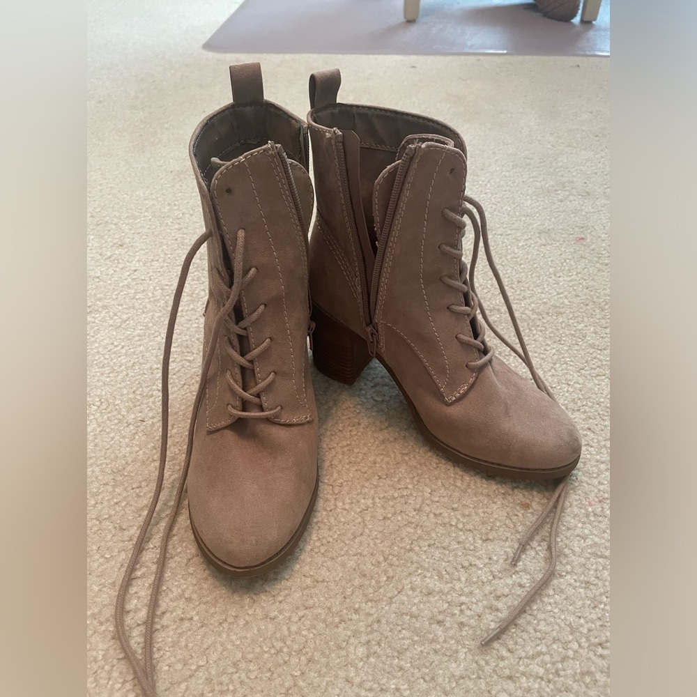 Universal Theead Heeled Lace-up Bootie